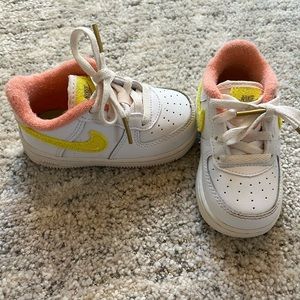 Nike Toddler sneakers, size 5. Force 1 LV8 TD 'White Yellow Strike'